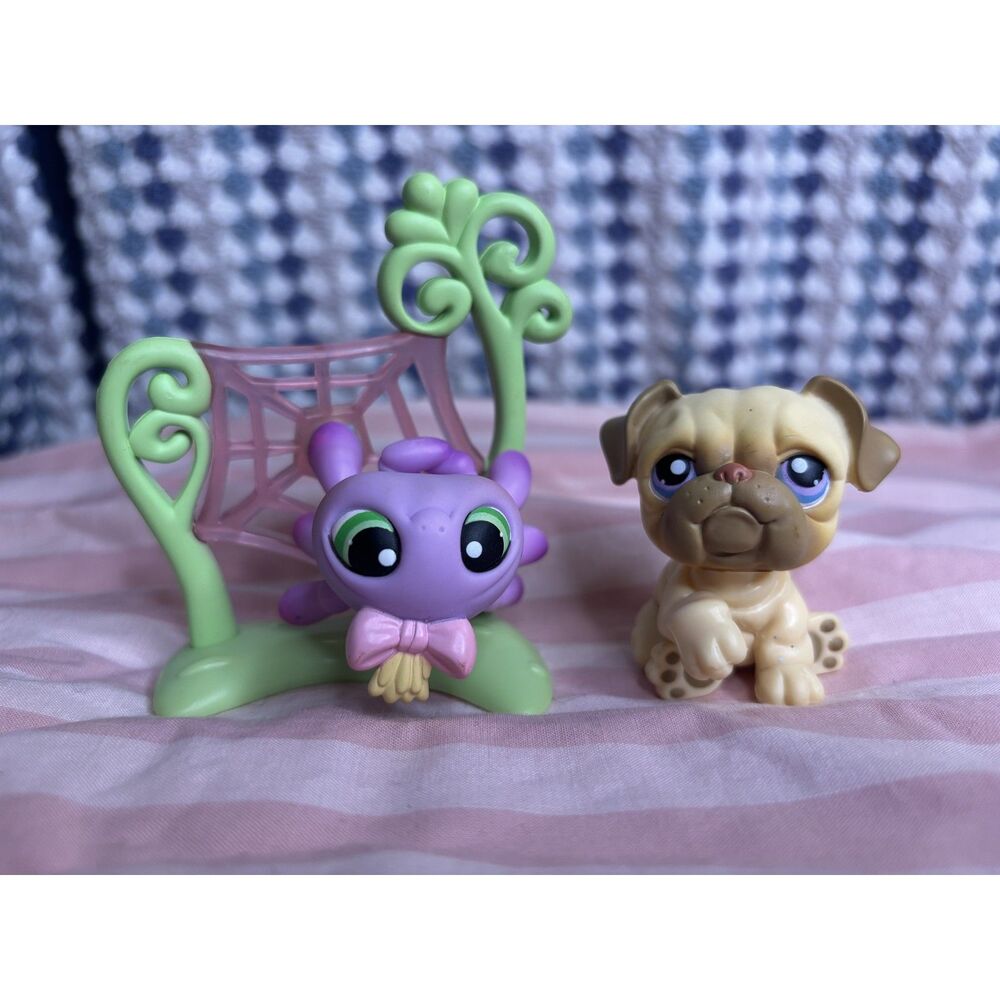 Littlest Pet Shop 2006 Pet Pairs Spider #136 & Bulldog #135 Complete Set